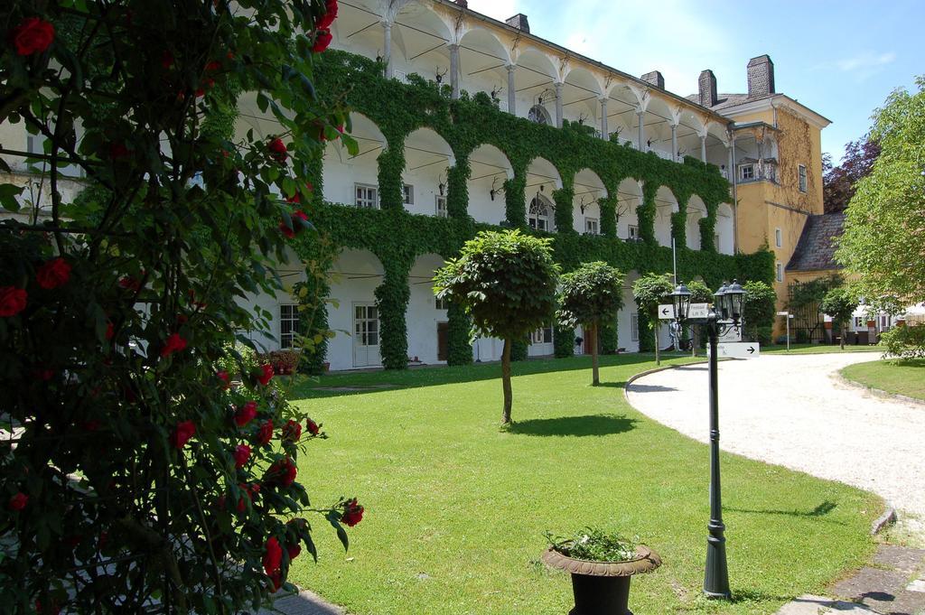 Gaestehaus Schloss Aschach Aschach an der Donau Exterior foto
